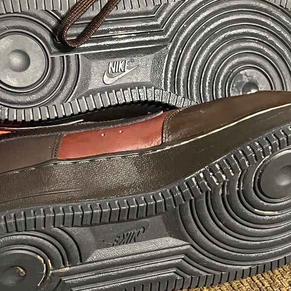 Nike - Picture 2 of 4